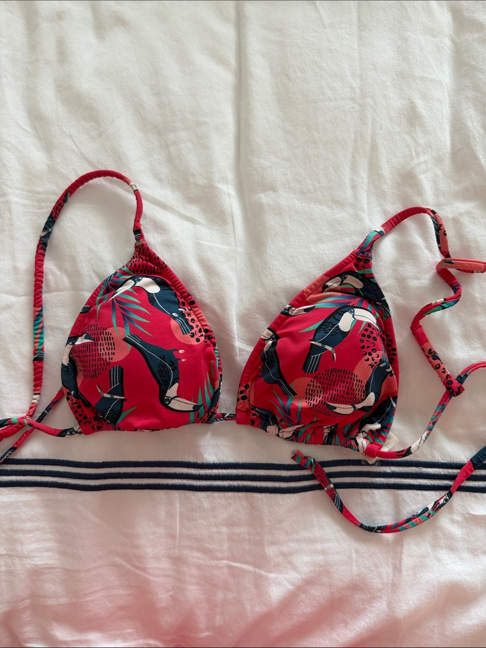 Salina’s Red Toucan Triangle Bikini Top- size G(L) in Brazil- a US M
